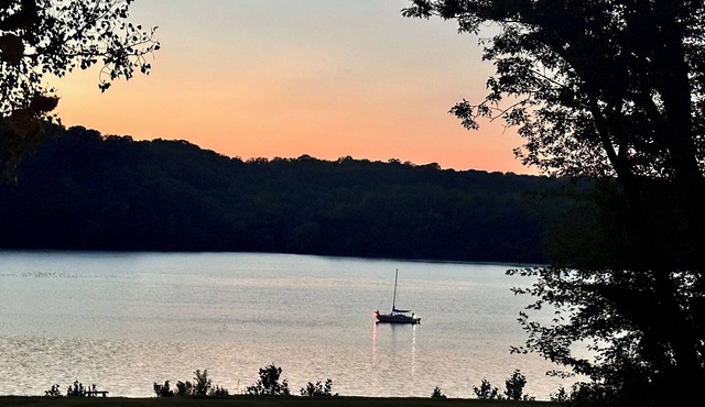 The Barge Inn: Your Epic Ohio River Waterfront Escape in Beautiful Prospect, KY!