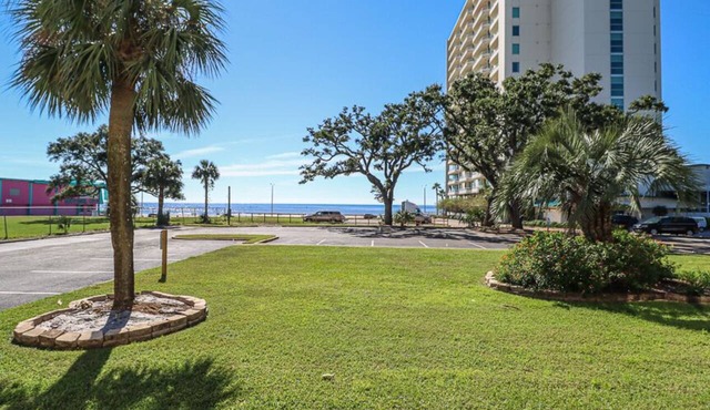 The Beach Just Called. Asking For You! 2 Bedroom/2 Bath- Sleeps 6!
