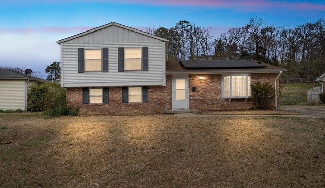 The Big Bamboo (4-Bedroom Home) - Pets Allowed by RedAwning