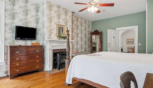 The Blakemore Suite Historic Rockwood Manor