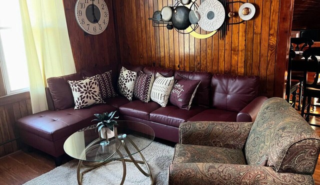 The Cabin - 2 Br 1 Ba Apt Near Downtown