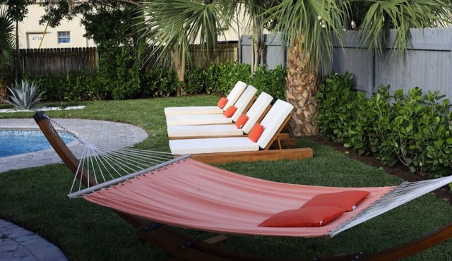 The Coral Villa - Heated Pool Spa and Lush Garden