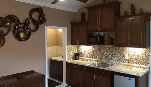 The Gatehouse - A Private Studio Apartment/Guesthouse