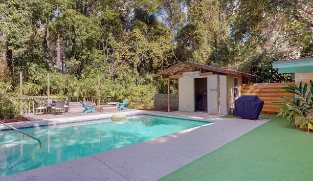The Iconic Charlotte's Chateau - 2 minute walk to beach w/Private Pool