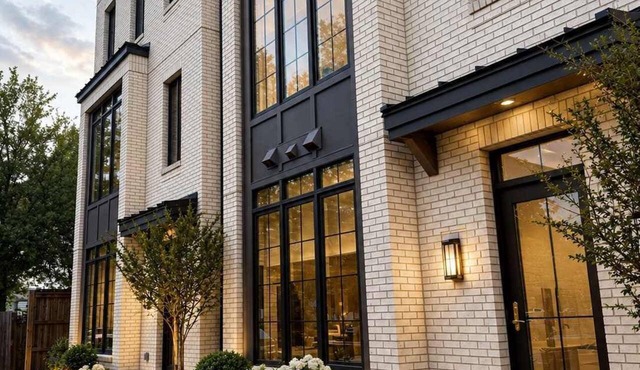 The Jardin Willow Suite | Near Downtown