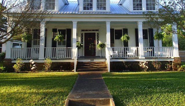 The Killis Walton Home, 1834: A Historic Southern Experience