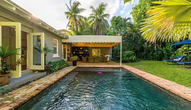 The Mango Hideout | Saltwater Pool & Hot Tub!