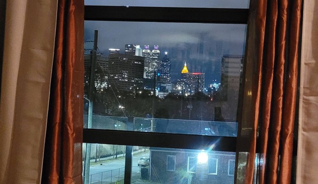 The Metropolitan is a 3 story townhouse in downtown Atlanta