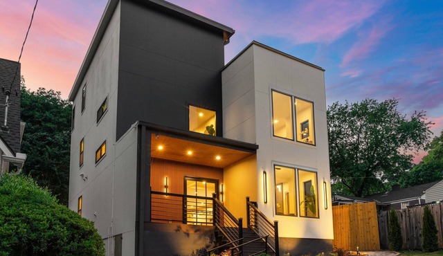 The Monarch | New Luxury 4BR | Rooftop Retreat