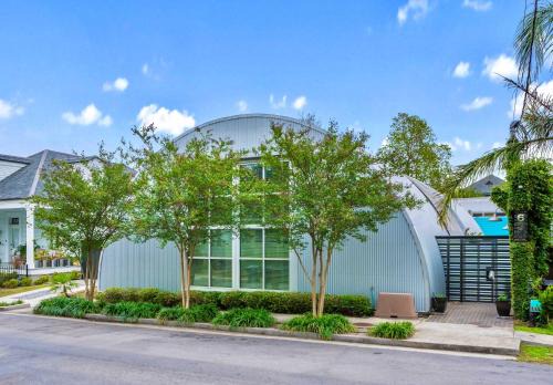 The Moon Quonset Hut Vacation Rental Heated & Chilled Pool