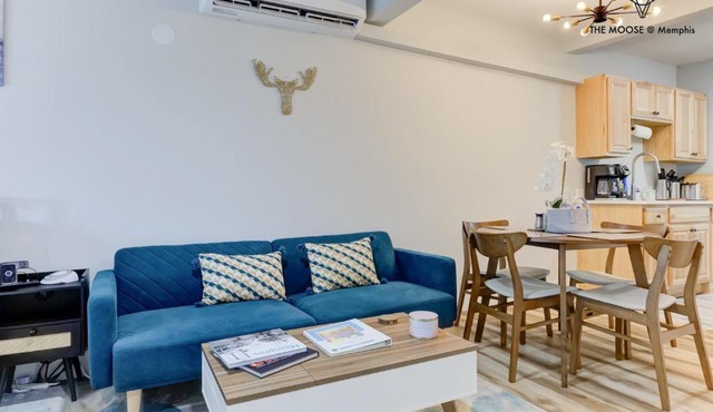The Moose #11 - Luxe Modern loft with King Bed, Free Parking & Wi-Fi