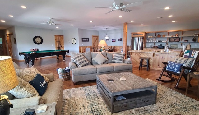 The name says it all! Mountain Sunset Place over Lake Chatuge!