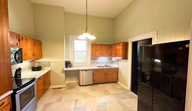 The Nelson House @ 420 Howell Street is located between URMC and the Square!