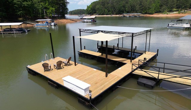 The Overlook - Lakefront, dog friendly, double slip dock, hot tub, & much more!