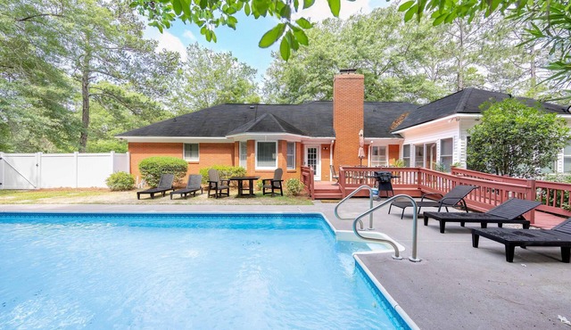 The Pool House - Close to Georgia Southern!