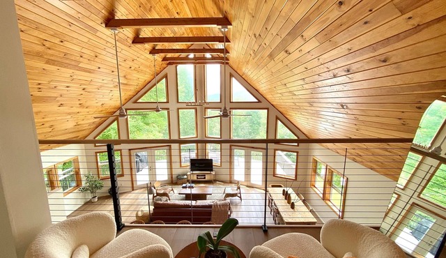 The Proper Deer-Nordic Inspo, Lots of Amenities!