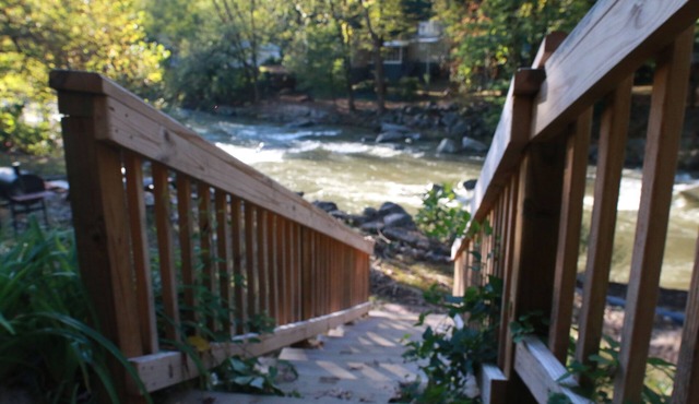 The Riverside Lodge at Chimney Rock