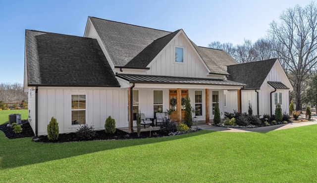 The Sanctuary @ Tubbs Mountain Luxury Sleeps 12 Hot Tub Games Gym 1-Acre