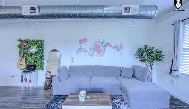 The Stallion #305 - Walk to Attractions - Modern Spacious 1BD Loft in Memphis Downtown