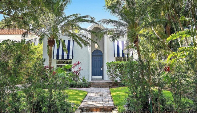 The White Flamingo - Tropical Escape with Guest Cabana and Salt Water Pool