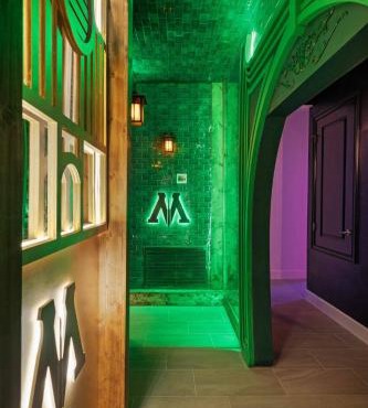Themed 15BR Mansion - Near Parks