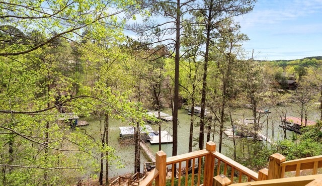 Thistle Brae - near Lakeshore Marina - Lakeside Living at Its Finest