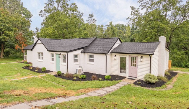 Three Bedrooms - Blacksburg Suites
