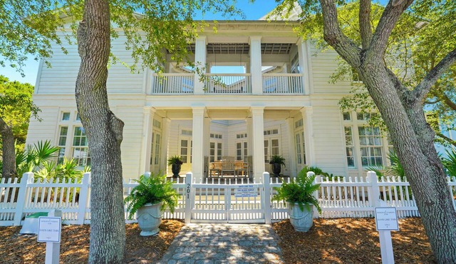 Three Kings in Seaside! 6 Bedroom Home, Sleeps 12! + 2 Adult Bikes!