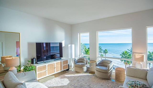 Tides Beach Club #623, Top Floor Beach Front Luxury!