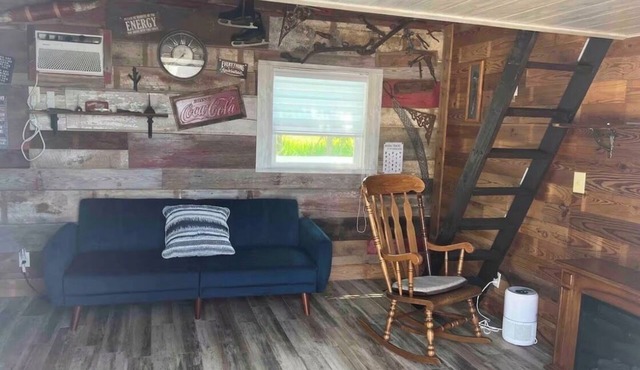 tiny cabin located I mile from Long Branch State park Marina, Beach & Boat ramp