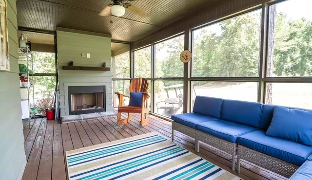 Tiny Cabin on Lake Martin