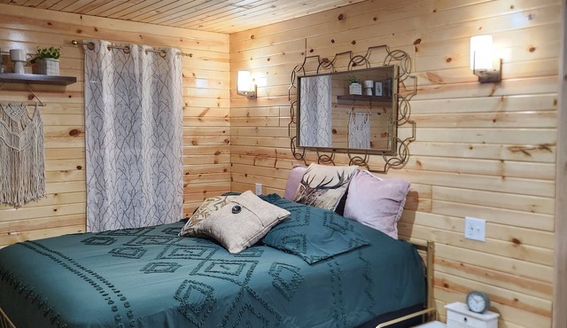 Tiny Cozy Cottage in Edina, MO