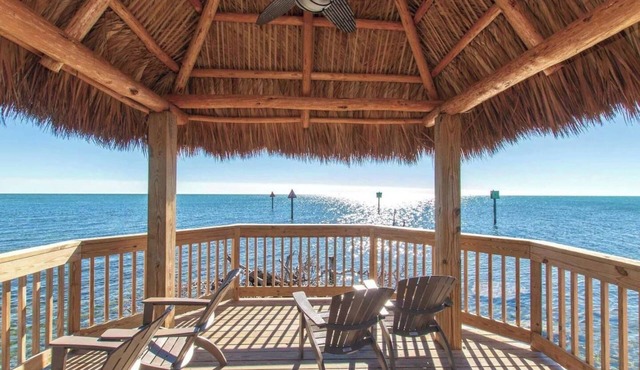 Toes in the Sand - 2 Bedroom Condo Sleeps 4