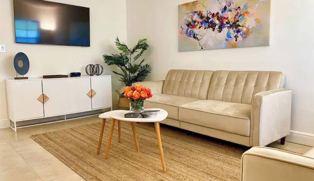 Totally Updated unit 5 min from the beach😍 You’ll love it !
