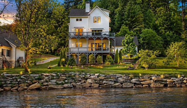 Tower on the Tuck: Entire home on the Tuckaseegee River near WCU -Riverfront