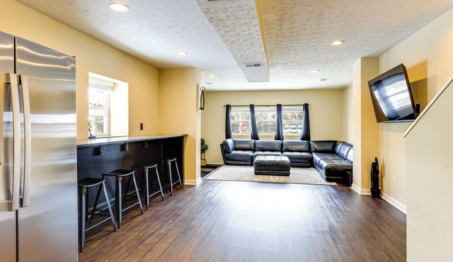 Townhome: Bunk Room for 6, Dry Bar Lounge Area