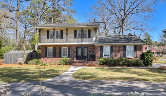 TRACKSIDE RETREAT 4 BEDROOM HOME-WALK TO BRUCES FIELD AND AIKEN TRAINING TRACK