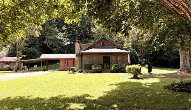 Tranquil 2-bedroom cabin on the head waters of the Hiawassee River