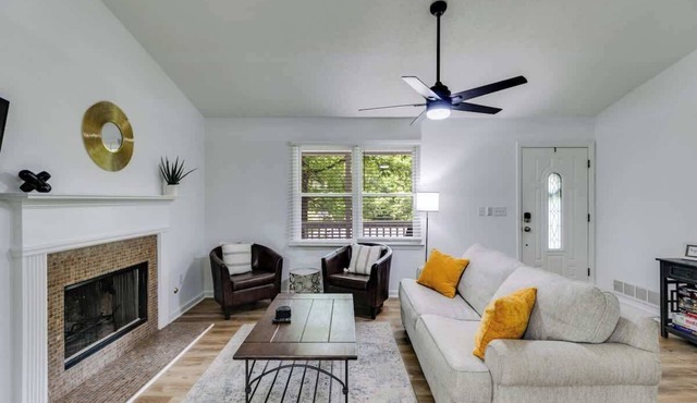 Tranquil Hideaway Home | Pet-friendly