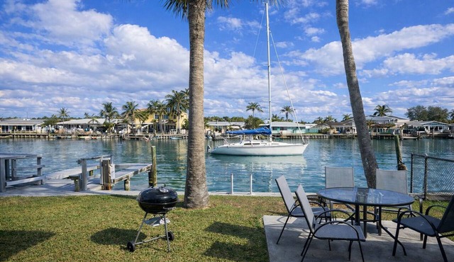 Treasure Island Sunset Spectacle: Waterfront Bliss, Beach Walks & Johns Pass Fun