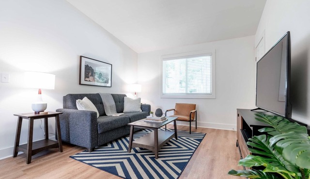 Trendy and Sophisticated 1-Bedroom Apartment!
