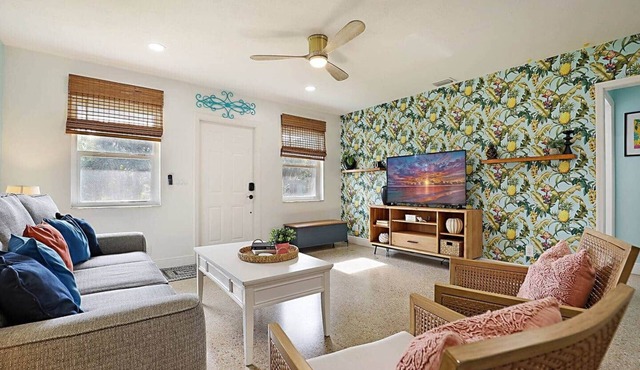 Tropical Escape near Beach! Tons of parking!