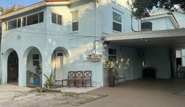 Tropical Island Guest House - Minutes from Ocean & Flagler Avenue