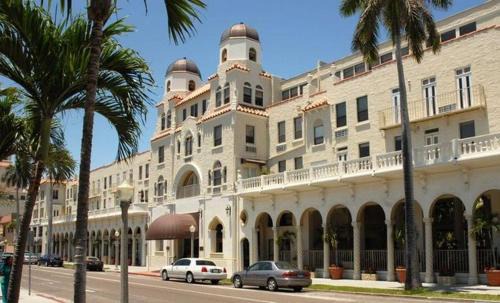 TROPICAL Palm Beach NEW SUITE 3 Beds 2 BEDRS &2BATHROOMS ENSUITE BEACH 5 MINOutdoorPOOL Garden