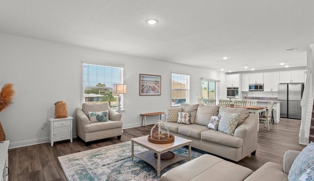 Turtle Paradisena | Spacious Home Just One Block From the Beach!