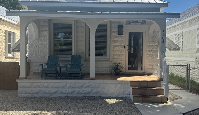 Turtle's Nest, 3 BR+3BA, dog friendly, Conch Cottage in Midtown Key West