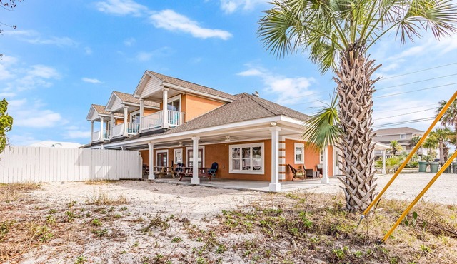 Ultimate Family Home! Game Porch/No Stairs/Pets/Pool/Tesla Charger