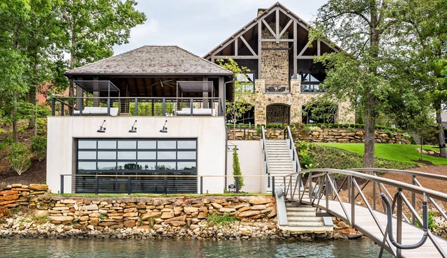 Ultra Exclusive Lake House in Clemson
