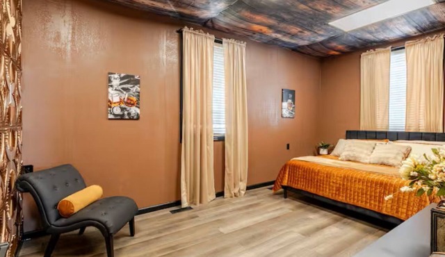 Unique 2-BR Apartment Downtown North Knoxville with Free Parking