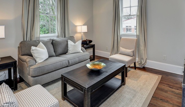 Unit 2 - Fully Furnished Beautiful 1 Bedroom Suite